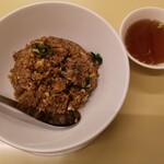 神楽坂飯店 - パクチー黒炒飯