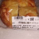 原信 - 小麦の風味香る３種のチーズフランス