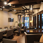 coci - ウッドを多用したムーディーなインテリア