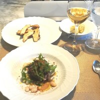 La Brianza - コウイカのグリルブラックオリーブのタプナードとブラックオリーブソース。と、焼き松茸☆　お料理に合わせて選んでいただいたワインはトレビアーノ主体の自然派白ワイン。ワインほどよく甘みとコクありおいしい♡