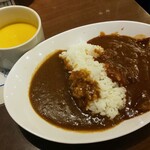 スイーツパラダイス - 左がカレーで右はハヤシ(*´>ω<`*)