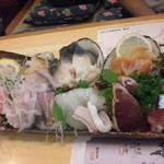 魚河岸寿司 - ボリュームたっぷり、松コースの盛合せ。これで１つ分！