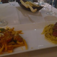 レオーネ・マルチアーノ - パスタは最初からシェアして提供してくれました