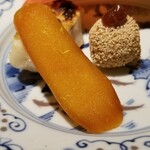 馳走 啐啄一十  - (06)自家製唐墨(長崎県平戸産)
      自家製唐墨は乾燥は控えめでしっとりとした食感
      旨みが濃厚で微かな塩味、主張し過ぎないお酒のお供です