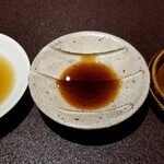 馳走 啐啄一十  - 薬味
      オリジナル調合の醤油
      31年間継ぎ足しのポン酢
      真妻山葵(静岡県伊豆天城産)
      塩(地中海キプロス産)