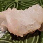 馳走 啐啄一十  - (11)九絵(静岡県駿河湾産、サスエ前田魚店、13日熟成)
      産卵期は夏、旬は晩秋～初夏
      ハタで最も旨みが強く味わい深いのは熟成させた雄の九絵
      熟成期間は10日超えると更に良し。
      もちろん美味しい！