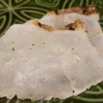 馳走 啐啄一十  - (12)炭火炙り虎魚(愛媛県長浜産、吉文、3日寝かせ)
      産卵期は初夏～夏、通年を通して美味しい
      炭火炙りで脂を活性化させ旨みを引出しつつも、透明感のある甘みも楽しめます