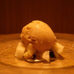 RISTORANTE IL NODO - ほうじ茶のソルベ 秋のナシ 畑のナス添えアップ
