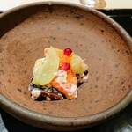 にい留 - 黒いちじくビオレソリエスとシャインマスカット、柿の白和え、和え衣にヘーゼルナッツ、ザクロを乗せて