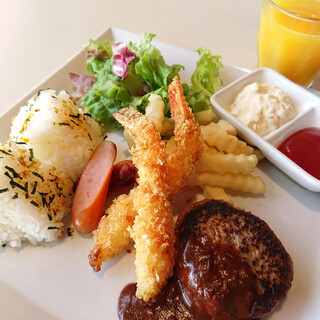 カフェコンディトライ&レスト シカ_2