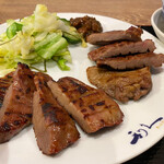 やみつきホルモン利久 - 