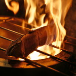 豪快な炎で焼き上げる看板メニュー『カツオのわら焼き』