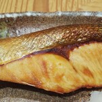 ANA FESTA 魚米処 旬 - 丁寧に火入れされた鮭の塩焼きは絶品～(*￣∇￣)ノ