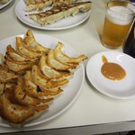 ぎょうざ専門店 赤萬 - 餃子 ＆ ビール