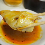 ぎょうざ専門店 赤萬 - 餃子（おすすめタレで食べる）