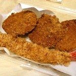 Tonkatsu Maisen - フライだけのセットも一緒に買ったの〜豚ヒレかつ３個とエビフライが入ったセットです。豚ヒレかつはやわらかくてとても美味しいです。エビフライも大きくて大満足