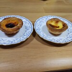 タタコ - 左：小川町某店。右：たたこ。画像だけでもカスタードフィリングの濃厚さが違うのが理解できるでしょう。焼きの強さも小川町某店のが強い。そのため香りも違ってくる。焼き強いほが香りが良いね。