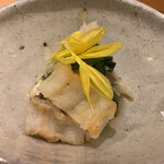 Kappou Ichika - 穴子、白舞茸、ほうれん草の煮びたし アツアツなのがいい。穴子の白焼き。白舞茸の食感がいい。