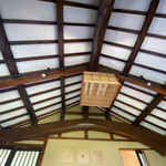 ルアン NIPPONIA HOTEL 奈良 ならまち - 大きな梁
                                高級外車一台分のお値段だそうです。