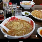 北京 - 箸を付けてしまった汚い絵ヅラ。
            味はマィウー！　イェーイ、マンセー！