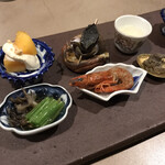 魚見茶寮 - 柿の白和え、バイ貝旨煮、浅利の吸い物、舞茸と壬生菜、海老のケジャン風味、ワカサギのペースト山椒醤油