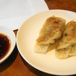 豚肉とアワビソース入り焼餃子