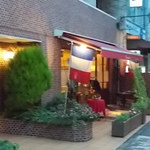 店が見えてきました