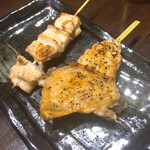 三酉屋 - やげん軟骨180円別と手羽先150円別