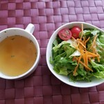 Shibuya Otonano Hambagu - スープとサラダ