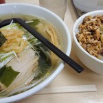 ラーメン華門 - 塩ラーメン(￥720)と中ちゃんま(￥350)。
            チャンマが印象的でしたが小にすれば良かった…