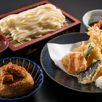 ざるうどんと天ぷら御膳（うな焼きおにぎり付き）