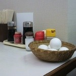 Minatoshokudou - ■ゆで卵　１個６０円
