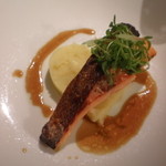 ビストロボーテ - サーモンマリネのミ・キュイ　ジャガイモのクレープ添え