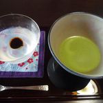 日本料理 鎌倉山倶楽部 - 抹茶とぎりぎりの寒天の柔らかさに手作り黒蜜