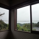 日本料理 鎌倉山倶楽部 - この日はガスっていたけど、江ノ島、七里の海が一望