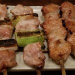 三葉洞 - 串 ねぎま(200円)×2/串 ぼんちり(180円)×2