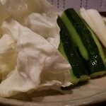 三葉洞 - 自家製肉味噌と野菜スティック(650円)