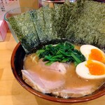 横浜ラーメン 北村家 - 青葉盛り（900円）