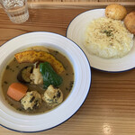 パラキート - ほっこり野菜とチキンのスープカレー　全部のせ