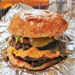 FIVE GUYS - 料理写真:CHEESEBURGER