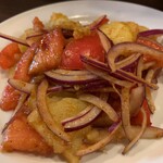 立呑 稼鶏酒場 - ネパール風冷たいスパイシーポテト&トマト