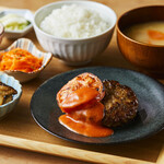 Minoru Shokudou - 国産和牛入りハンバーグ定食とまとチーズソース