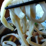 肉汁うどんの南哲 - ぶっとくてゴワゴワな感じ、たまりません！