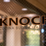 KNOCK - 扉にあるKNOCKの文字が目印！