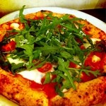 マルゲリータ コン ポモドリーニ エ ルーコラ