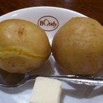 名物、前菜のじゃがいも２つ