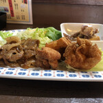 居喰処 光 - 2020/11/04
      本日の日替り 肉盛定食 500円