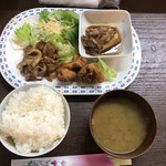 居喰処 光 - 2020/11/04
      本日の日替り 肉盛定食 500円
