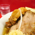 ラーメン二郎 - 豚の厚み