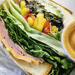 ハワイアン酒場 ロコテラス - パストラミベジサンドイッチ